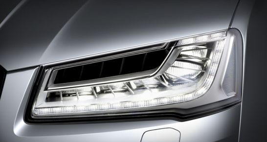 HELLA und AUDI haben weltweit ersten Matrix-LED-Scheinwerfer mit Blendfreiem Fernlicht im Audi A8 präsentiert