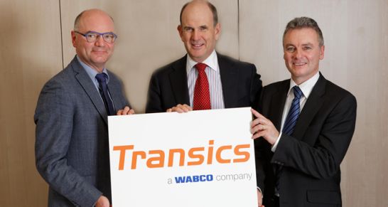 WABCO erwirbt Transics International, um seine Flottenmanagementlösungen für Nutzfahrzeugbetreiber weltweit auszubauen. Von links nach rechts: Walter Mastelinck, Chief Executive Officer und Gründer, Transics International; Jacques Esculier, WABCO Chairman und Chief Executive Officer; Nick Rens, WABCO Executive Officer und Vice President, Trailer Systems, Aftermarket und Off-Highway.