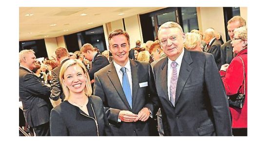 Gute Laune bei Vierol (von links): Mirja Viertelhaus-Koschig, David McAllister, Jürgen R. Viertelhaus. Bild: Hauke-Christian Dittrich
