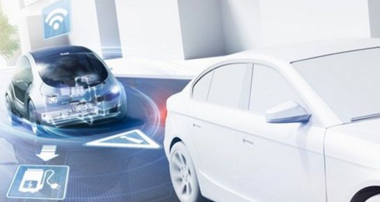 Die Vernetzung des Automobils
Das Fahrzeug der Zukunft wird permanent mit dem Internet, seiner Umgebung und anderen Fahrzeugen verbunden sein.