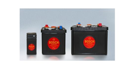 Bosch Automotive Tradition fertigt historische Starterbatterie im schwarzen Original-Design nach