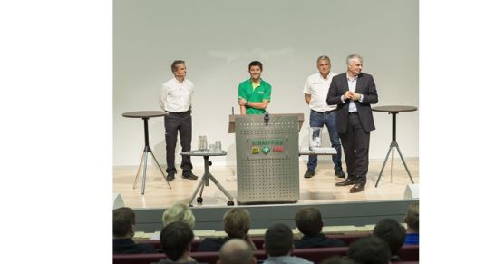 Im Dialog mit den Studierenden: Chris van Rutten (links), Mike Rockenfeller (2. v. l.) und Ernst Moser (2. v. r.).