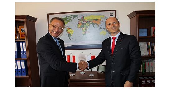 PS-Team-Partner - AVS Polska Vertragsunterzeichnung- Vertragsunterzeichnung
