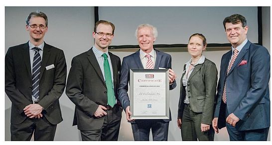 Awarduebergabe an ZF_Services_
