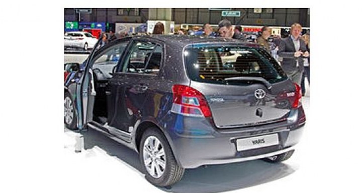 Rameder-Anhängerkupplung-Toyota-Yaris.jpg