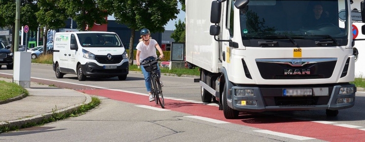 adac-abbiege-assistenz-test-lkw-nutzfahrzeuge.jpg