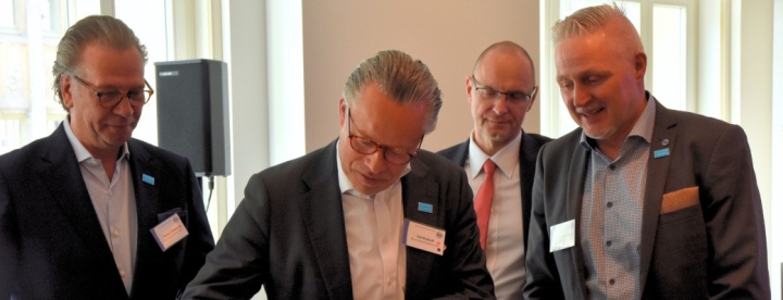 automechanika-frankfurt-messe-frankfurt-und-asa-verband-bekraftigen-enge-partnerschaftamf-asa-vertragsunterzeichnung-1.jpg