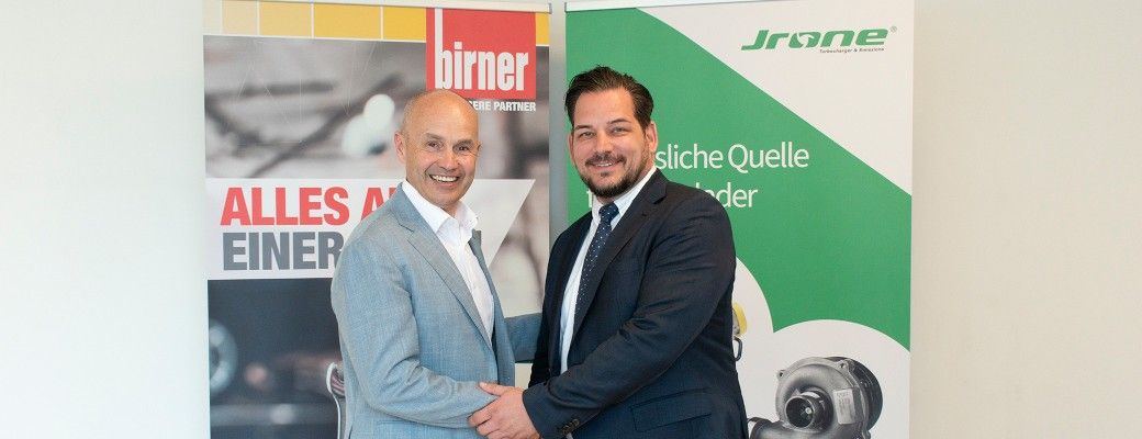 birner-exklusiv-bei-birner-turbolader-von-jrone-franzlettner-dirkkoenig-handshake-1.jpg