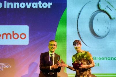 brembo-wurde-von-clepa-fur-das-brembo-beyond-greenance-kit-als-top-innovator-in-der-green-category-ausgezeichnet-roberto-caravati-receiving-the-clepa-award-2023-1.jpg