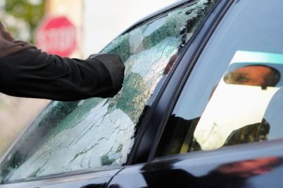 carglass-achtung-lebensgefahr-was-tun-wenn-kinder-und-tiere-bei-hitze-im-auto-eingeschlossen-sind-hitze-im-auto-1.jpg