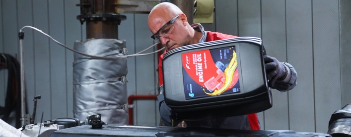 fpt-neues-co-gebrandtes-produktsortiment-von-fpt-industrial-und-petronas-lubricants-international-80882-fptxpetronas-1.jpg