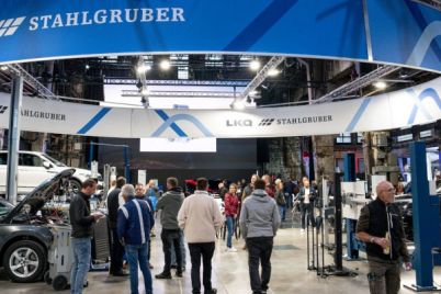 lkq-stahlgruber-innovationen-und-trends-auf-einer-flache-lkq-stahlgruber-meets-motorworld-metzingen-motorworld-metzingen-bild-1-1.jpg
