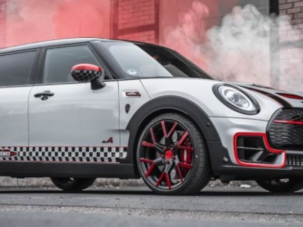 JMS stellt MINI JCW Clubman auf Barracuda-Felgen